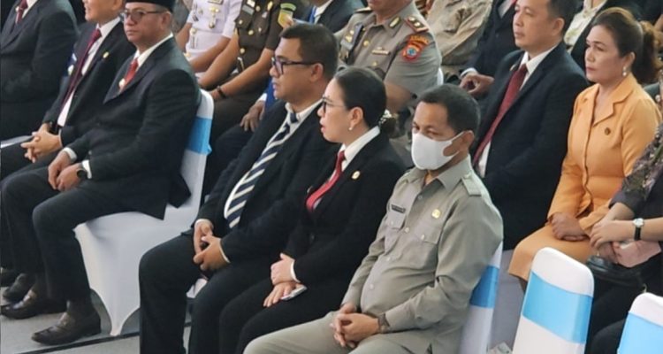 Sekretaris Daerah dr. Jusnan Mokoginta menghadiri pelantikan Bupati Talaud
