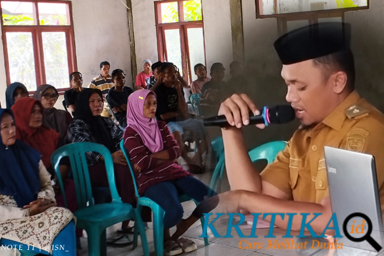 Foto Sangadi Syam Djaafar Saat Rapat Dengan Masyarakat